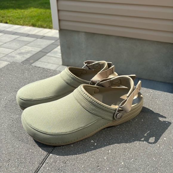 Museum of peace and quiet crocs - Picture 1 of 3